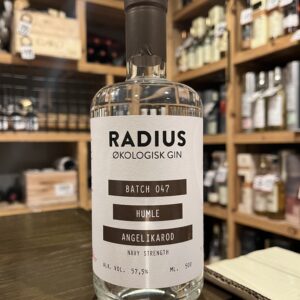 radius-kologisk-gin-humle-angelikarod-batch-047